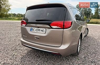 Внедорожник / Кроссовер Chrysler Pacifica 2017 в Львове