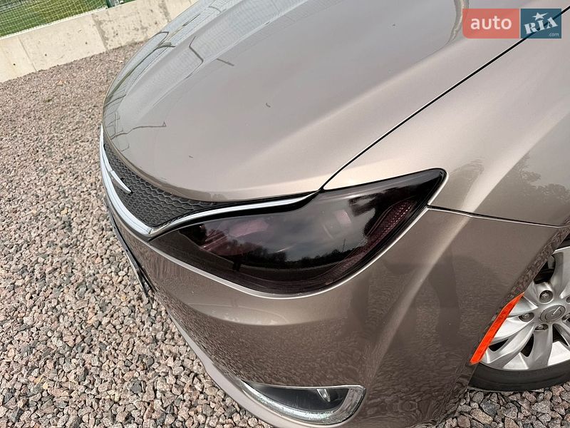 Внедорожник / Кроссовер Chrysler Pacifica 2017 в Львове