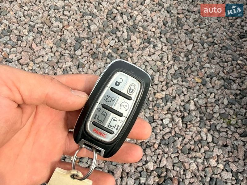 Внедорожник / Кроссовер Chrysler Pacifica 2017 в Львове
