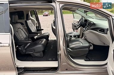 Внедорожник / Кроссовер Chrysler Pacifica 2017 в Львове