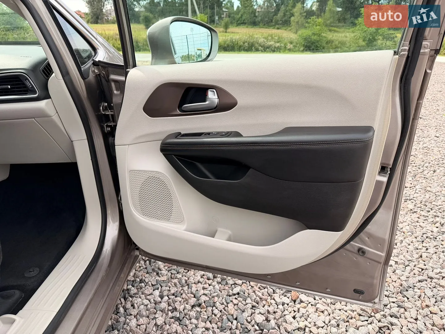 2017 Chrysler Pacifica - мініатюра 31