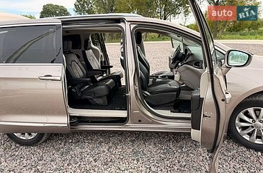 Внедорожник / Кроссовер Chrysler Pacifica 2017 в Львове