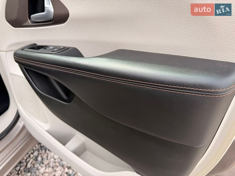 Внедорожник / Кроссовер Chrysler Pacifica 2017 в Львове