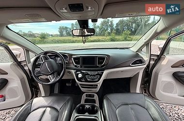 Внедорожник / Кроссовер Chrysler Pacifica 2017 в Львове