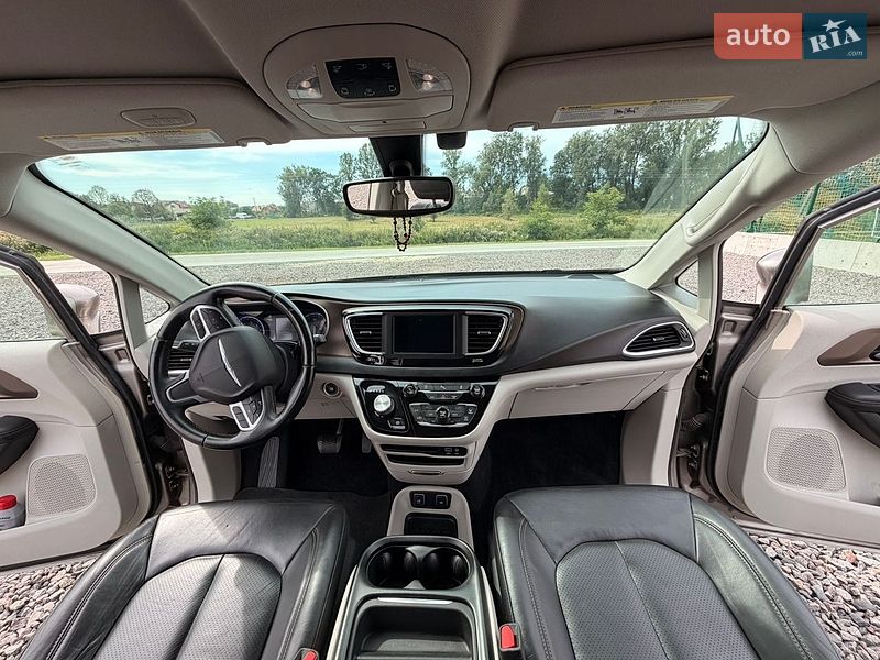 Внедорожник / Кроссовер Chrysler Pacifica 2017 в Львове