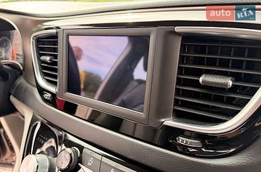 Внедорожник / Кроссовер Chrysler Pacifica 2017 в Львове