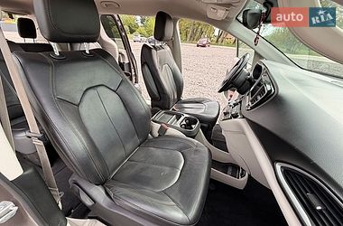 Внедорожник / Кроссовер Chrysler Pacifica 2017 в Львове