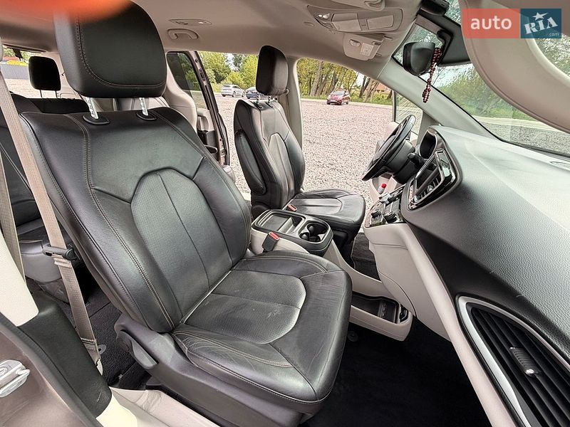 Внедорожник / Кроссовер Chrysler Pacifica 2017 в Львове