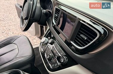 Внедорожник / Кроссовер Chrysler Pacifica 2017 в Львове