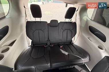 Внедорожник / Кроссовер Chrysler Pacifica 2017 в Львове