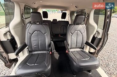 Внедорожник / Кроссовер Chrysler Pacifica 2017 в Львове