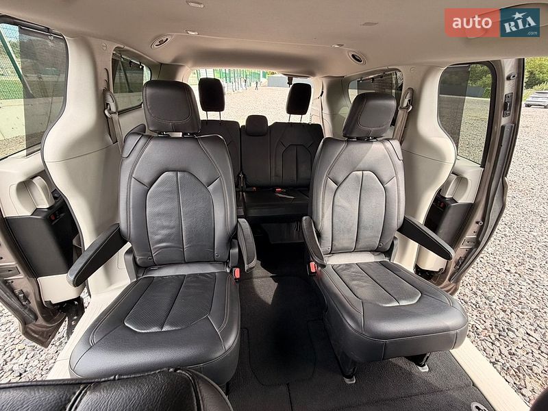 Внедорожник / Кроссовер Chrysler Pacifica 2017 в Львове