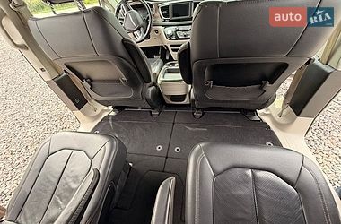 Внедорожник / Кроссовер Chrysler Pacifica 2017 в Львове