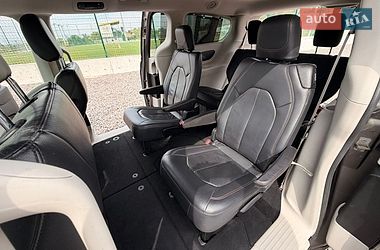 Внедорожник / Кроссовер Chrysler Pacifica 2017 в Львове