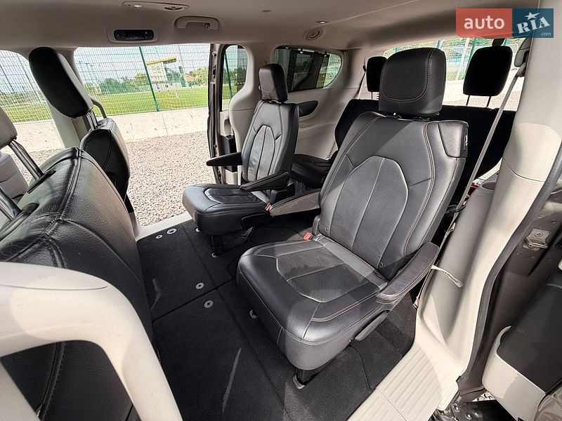 Внедорожник / Кроссовер Chrysler Pacifica 2017 в Львове