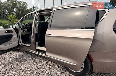 Внедорожник / Кроссовер Chrysler Pacifica 2017 в Львове