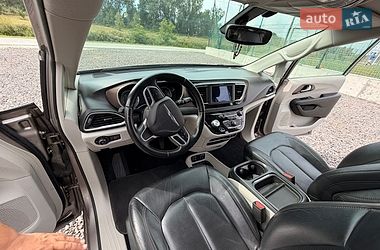 Внедорожник / Кроссовер Chrysler Pacifica 2017 в Львове