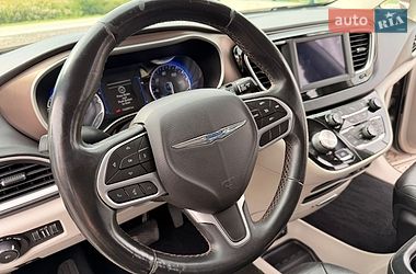 Внедорожник / Кроссовер Chrysler Pacifica 2017 в Львове
