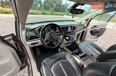 Внедорожник / Кроссовер Chrysler Pacifica 2017 в Львове