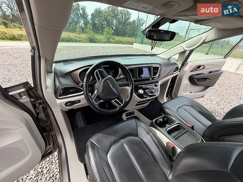 Внедорожник / Кроссовер Chrysler Pacifica 2017 в Львове