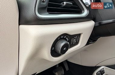 Внедорожник / Кроссовер Chrysler Pacifica 2017 в Львове