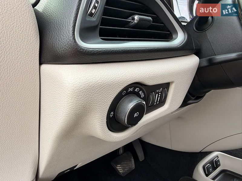 Внедорожник / Кроссовер Chrysler Pacifica 2017 в Львове