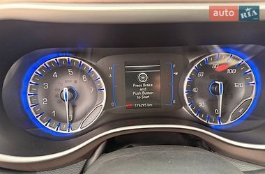 Внедорожник / Кроссовер Chrysler Pacifica 2017 в Львове