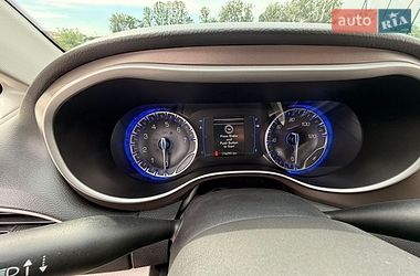 Внедорожник / Кроссовер Chrysler Pacifica 2017 в Львове