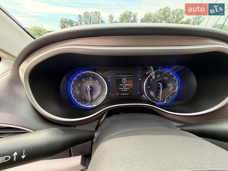 Внедорожник / Кроссовер Chrysler Pacifica 2017 в Львове