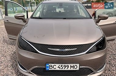 Внедорожник / Кроссовер Chrysler Pacifica 2017 в Львове
