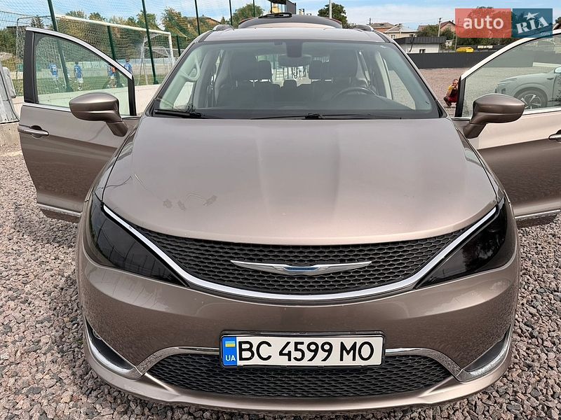 Внедорожник / Кроссовер Chrysler Pacifica 2017 в Львове