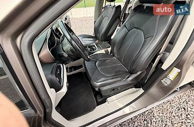 Внедорожник / Кроссовер Chrysler Pacifica 2017 в Львове