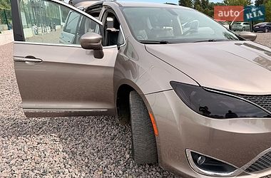 Внедорожник / Кроссовер Chrysler Pacifica 2017 в Львове