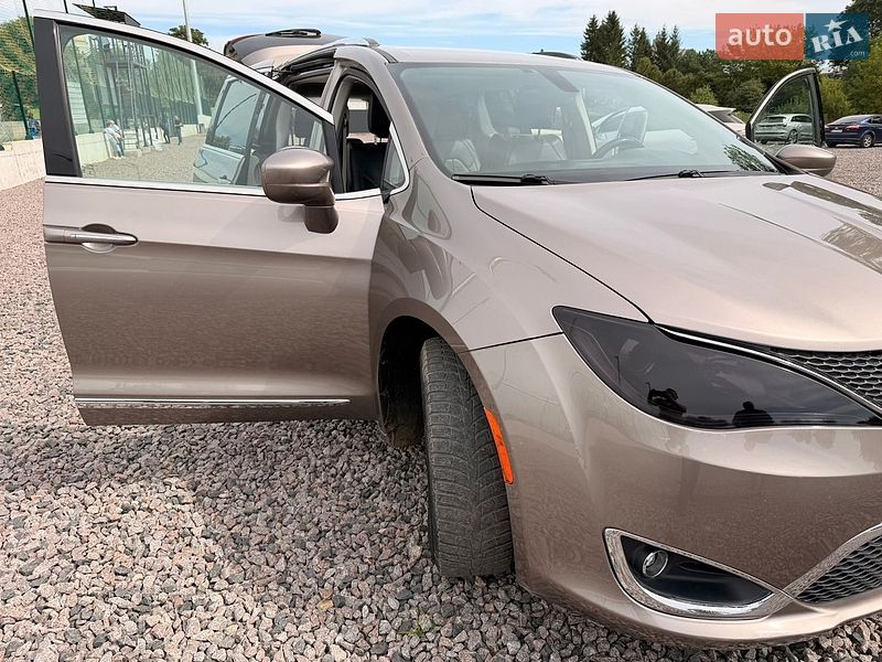Внедорожник / Кроссовер Chrysler Pacifica 2017 в Львове