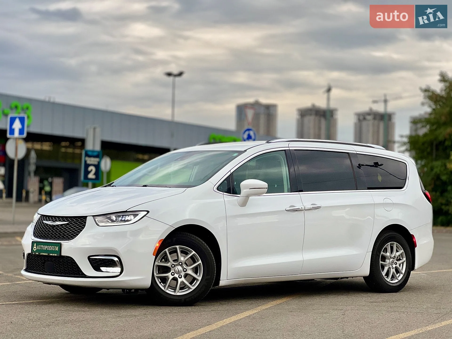 2021 Chrysler Pacifica - мініатюра 2