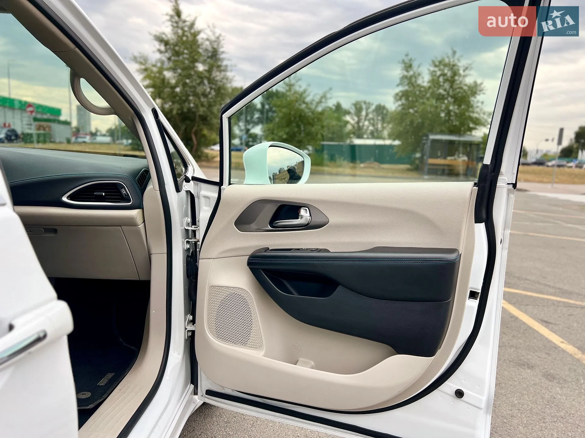 2021 Chrysler Pacifica - мініатюра 32