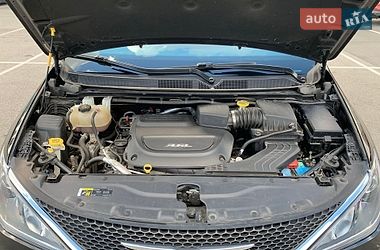 Мінівен Chrysler Pacifica 2018 в Києві