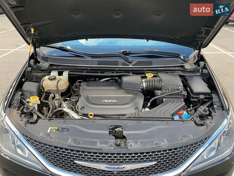 Мінівен Chrysler Pacifica 2018 в Києві