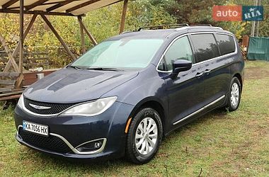 Мінівен Chrysler Pacifica 2018 в Києві
