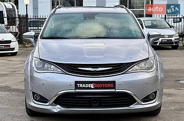 Мінівен Chrysler Pacifica 2017 в Києві