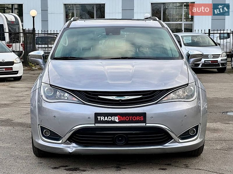 Мінівен Chrysler Pacifica 2017 в Києві