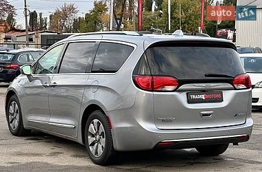 Мінівен Chrysler Pacifica 2017 в Києві