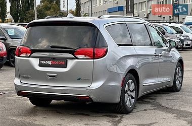 Мінівен Chrysler Pacifica 2017 в Києві