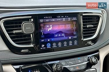 Мінівен Chrysler Pacifica 2017 в Києві