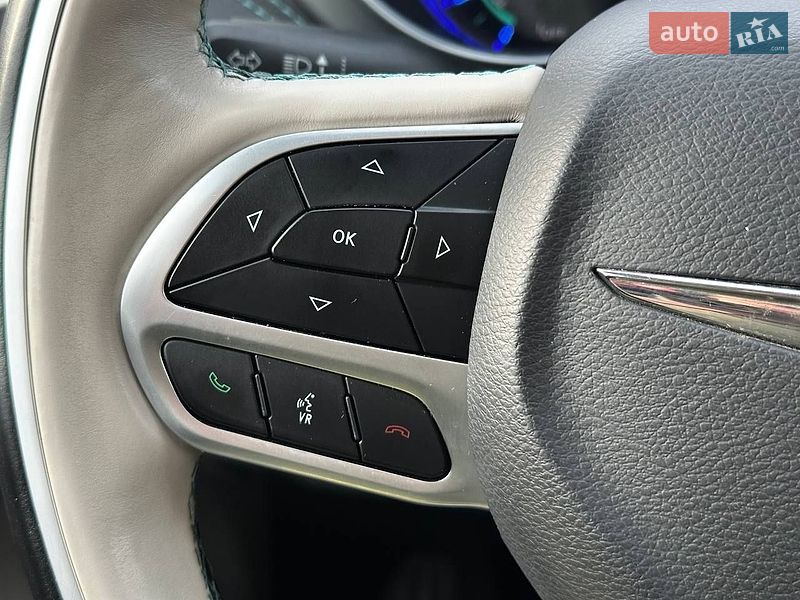 Мінівен Chrysler Pacifica 2017 в Києві