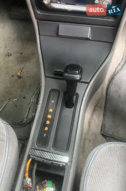 Седан Chrysler Saratoga 1990 в 