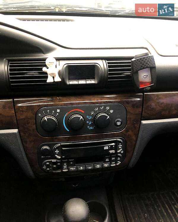 Седан Chrysler Sebring 2004 в Києві