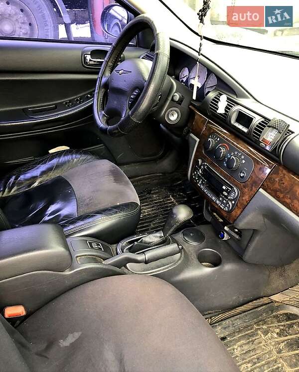 Седан Chrysler Sebring 2004 в Києві