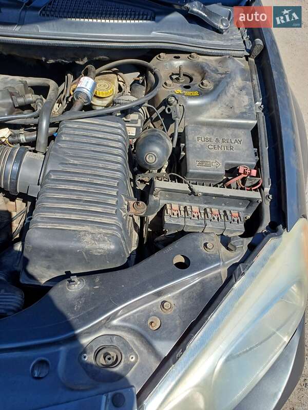 Седан Chrysler Sebring 2004 в Днепре