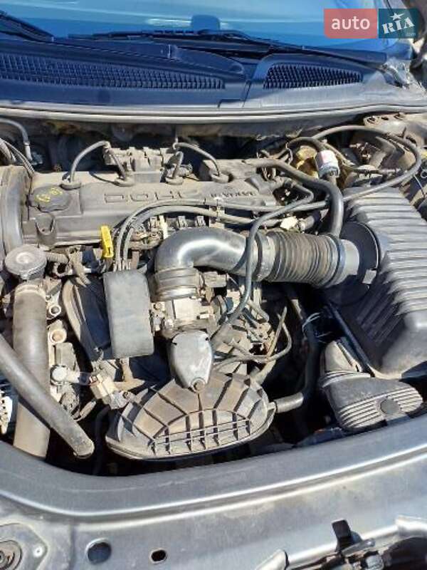 Седан Chrysler Sebring 2004 в Днепре